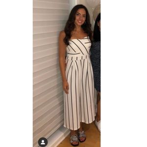 Venus jumper size S fits like a M.